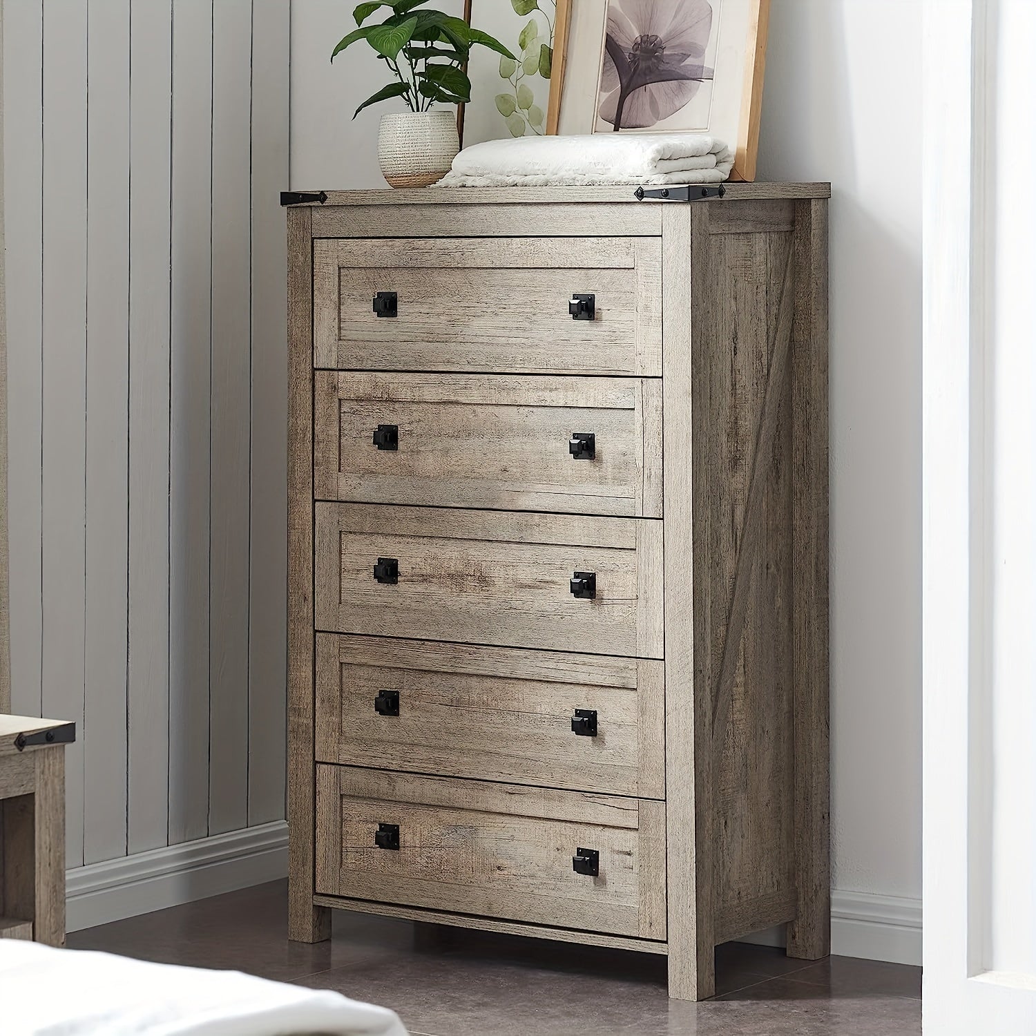 Charming Rustic Farmhouse 5-Drawer Dresser - Natural Wood Finish with Black Handles, Sturdy Engineered Wood Construction, Smooth Gliding Drawers for Bedroom, Living Room, Hallway Storage